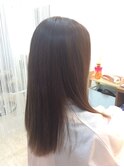 グレージュ。大人のナチュラルな艶髪セミロング