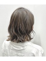 オンザ(ONTHE)&nbsp;ナチュラル3Dベージュカラーミディアムボブ【林京平】