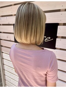 ヴィンチェーレ(VINCERE)の写真/抜け感のある大人可愛い♪憧れの外国人風スタイルが叶う!色持ちの良さで艶のあるカラーを楽しんで◎