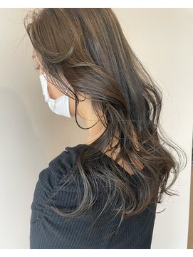 クム(QUMU) レイヤーカット×オリーブブラウン