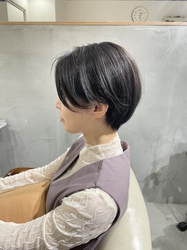 アンビエンテ(ambiente) ハンサムショート　大人女性スタイル【坂根】