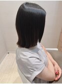外ハネボブ切りっぱなしミディアム黒髪グレージュ絶壁アラサー