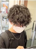 波巻きツイストスパイラルパーマツーブロックメンズマッシュヘア
