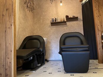 ミモザ ヘア アトリエ(MIMOSA hair atelier)の写真/こだわりのヘッドスパで頭皮の汚れを落とし、髪本来の美しさを取り戻す！癒しの店内で贅沢なお時間を♪