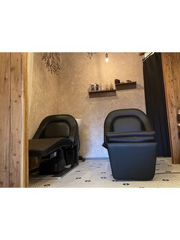 こだわりのヘッドスパで頭皮の汚れを落とし、髪本来の美しさを取り戻す！癒しの店内で贅沢なお時間を♪