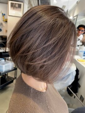 ソワネ 表参道(soigne) 青山白髪ぼかしハイライトアッシュグレーマッシュショート40代