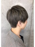 横顔が素敵に決まるグレージュマッシュコンマヘア[表参道/青山］