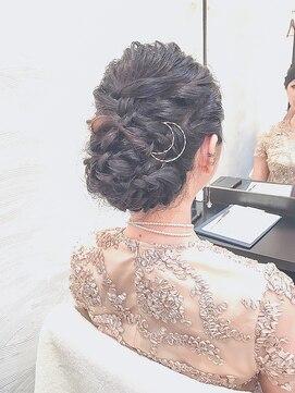 ブラウ ネイル パーティー(Blau Nail Party) ボリュームシニヨン