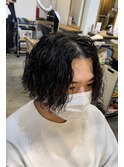 ツイストスパイラルパーマ×ミディアムセンターパート