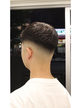 ダンブライズバーバー(DAN BRISE) フェードかかる