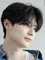 センターパート毛流れニュアンスパーマコンマヘアガイルヘア黒髪
