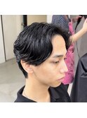 「NIKO」ビジネスでもカジュアルでも決まるセンターパートパーマ