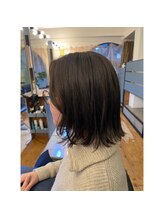 ラゴム(Lagom) ＃お客様スタイル ＃カーキ ＃切りっぱなしボブ