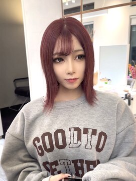 ジゼラ(GISELA) ボルドー 赤髪 赤紫 レイヤーボブ ブリーチカラー シースルー