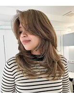 ノラ ウメダ(NORA UMEDA)&nbsp;レイヤーカットカーテンバング海外ヘア地毛ハイライトカラー