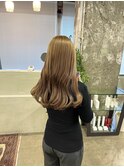 巻き髪×ハイトーンベージュ