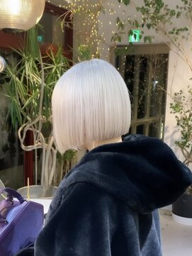 プネル(punel) ホワイトボブ　ケアブリーチ　原宿