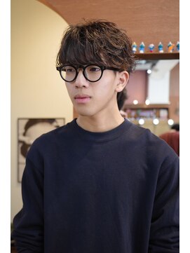 エディ(Edy) メンズマッシュケアパーマブラウンカラー外国人風眉毛カット岡山