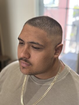 メグロバーバーショップロッポンギ 目黒六(MEGURO BARBER SHOP 6PPONGI) 6mmバズ