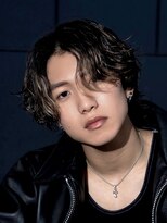 ブランシェ(BRANCHE)&nbsp;サーフカール　センターパート　縦落ちパーマ