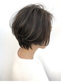 極細ハイライトアッシュベージュショート