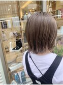 ハイライトベージュぱつっとショートボブ