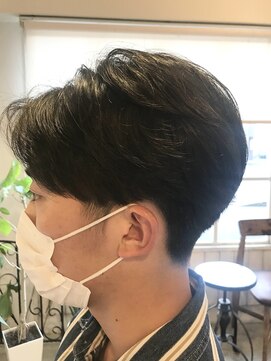 オレンチメンズヘアー(ORENCHI MEN'S HAIR) センターパート刈り上げヘア