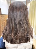 束感たっぷりマットグレージュ