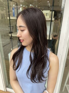 シュプール(SPUR) ツヤ感ラベンダーグレーデザインカラー大人センターパートロング