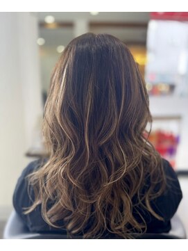 アンジュールヘアーワークス(1//jour hairworks) 王道のグラデーションハイライト