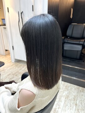 リリー(Lily) 広がる髪に酸性ストレート