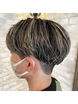 センターパート＋メッシュキャップハイライト