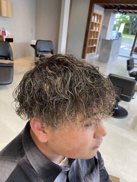 シアター 高崎(THEATER) ツイストスパイラルハイライト刈り上げ