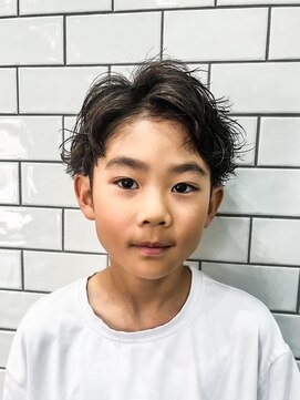 ミスターマウントロックバーバーショップ(MR.MT.ROCK BARBER SHOP) スパイラルパーマ ボーイズカット キッズカット