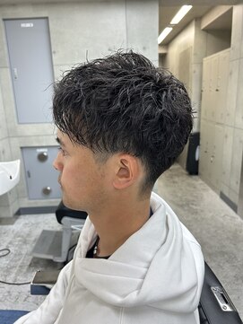 クロム トウキョウ ザ バーバーアルト 神保町店(CHROM TOKYO the Barber ALT) アップバングショート