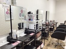 ビューティーカラープラス アドバンス寝屋川市駅店(Beauty Color Plus)の雰囲気（清潔なセルフブロースペースで、自由なスタイリングが可能。）