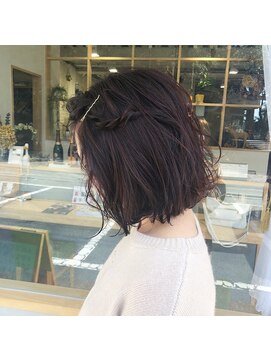 メルク(merc.) 【merc.加岳井】赤髪ボブ前髪アレンジ
