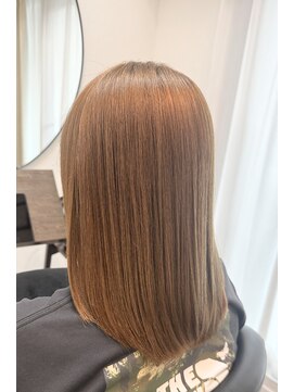 若見え艶ロングの明るい白髪カラー