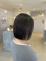 ニナル(Ninal) 艶感グレージュのストレートボブ