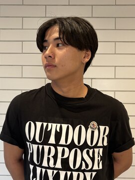 バック(BUCK) 刈り上げなしのナチュラルセンターパート