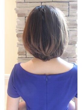 レウナ 外苑前(Reuna) 30代40代人気 お手入れ簡単丸みが可愛いボブ