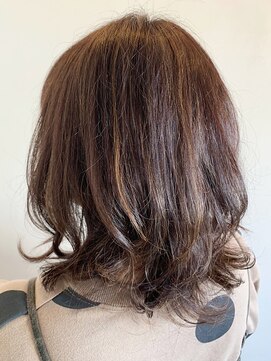 アークスヘアー アッシュべージュスタイリング楽外ハネ小顔ネオウルフハイライト