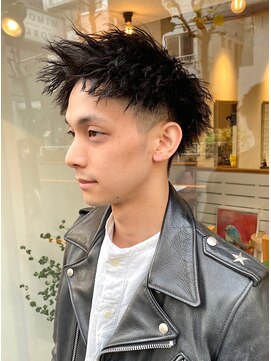 ミモザワークス(Mimosa Works) ツイストパーマでストリート感を演出