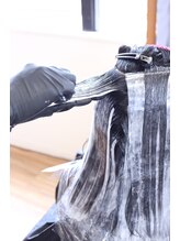 Elsa式！髪質改善酸性縮毛矯正《STEP1 1剤塗布》ーブリーチされててもダメージレスに縮毛矯正が叶いますー