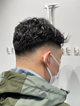 リバティシェアバーバー 銀座2nd(LIBERTY SHARE BARBER) スキンフェードコテパーマ濡れパンマッシュパーマ[銀座<理容室>]