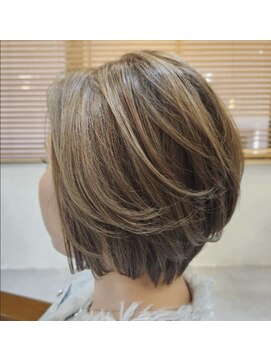 チリンバイロストシティー(Chillin by LOSTCITY) 佐伯が作るブリーチを使わないハイトーンショートボブ