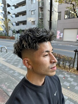 ツイストスパイラル ジェットモヒカン スキンフェード 