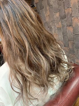 ヘアー クリエイト カルバリ(HAIR CREATE Calbari) ハイライト薄ピンクカラー