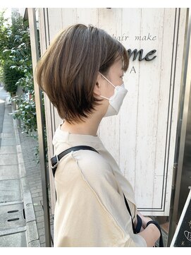 ブルーム コスタ(Blume COSTA) イルミナカラー×耳かけ丸みショート