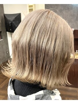 パリスボード(Paris bord) 外ハネショートブロンドベージュ